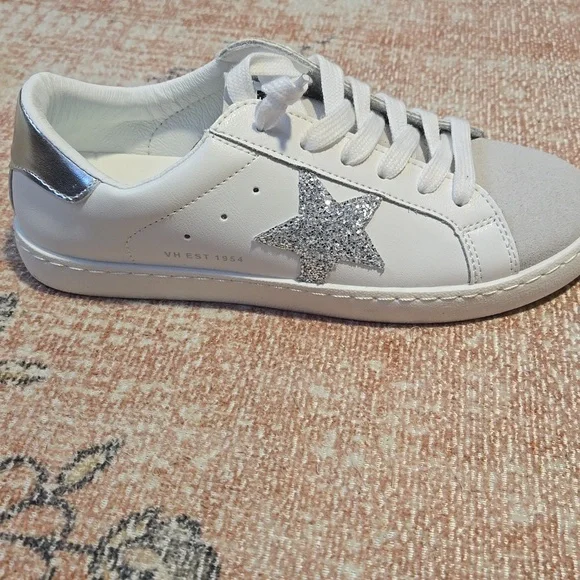 Vintage Havana White and Silver Sneakers - Picture 4 of 10